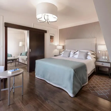 호텔 Bastion Heritage 4*