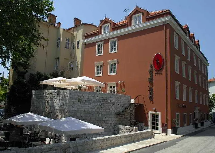 Bastion Heritage Hotell 4*